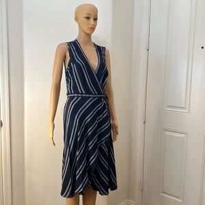 Max Studio Dress Sz Medium V Neck Side Wrap Sleeveless Navy White Midi Slimming